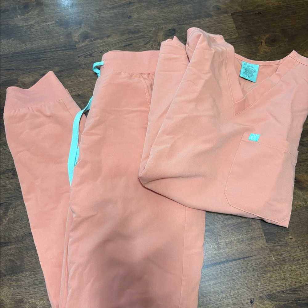 Peach scrub jogger set